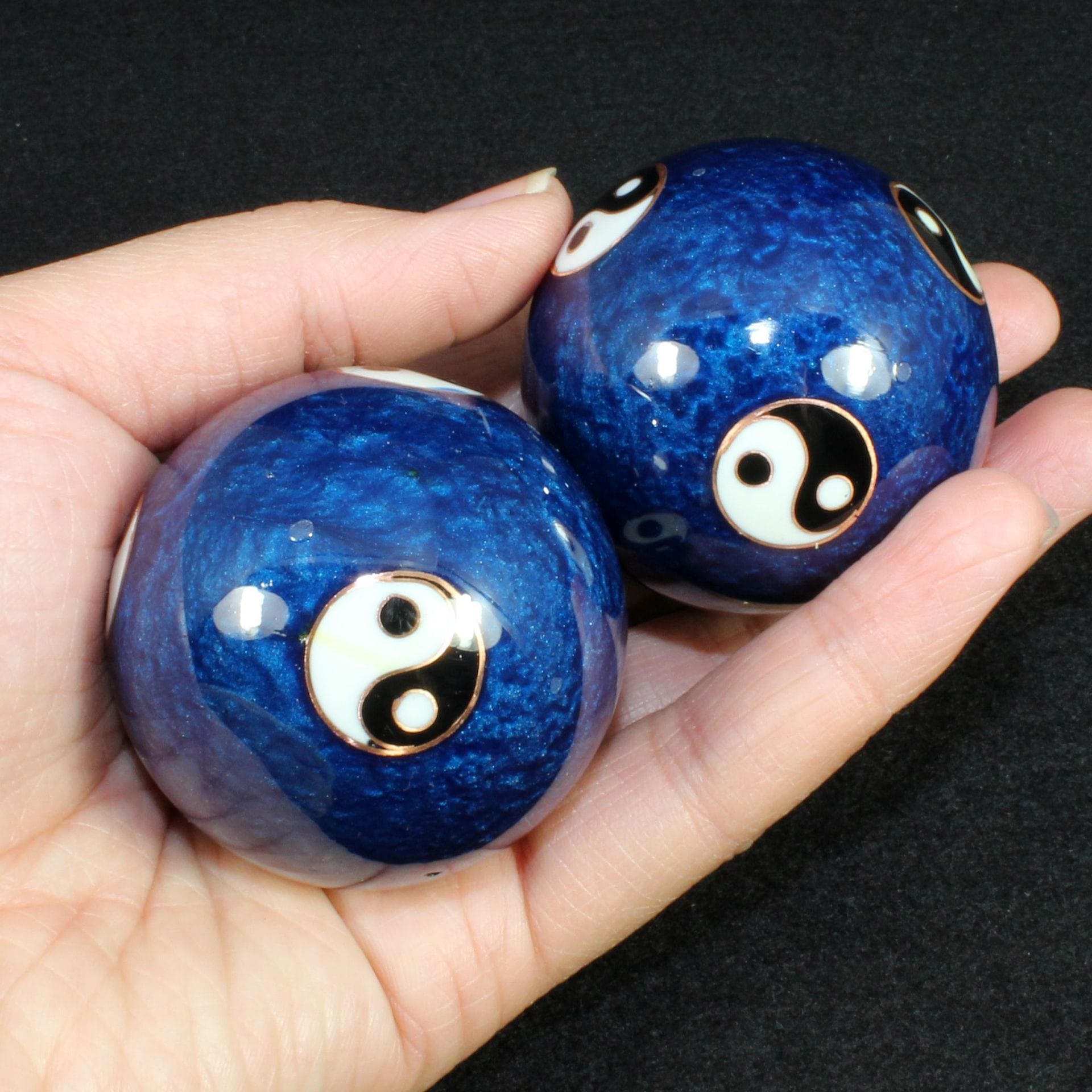 yin yang balls in hand